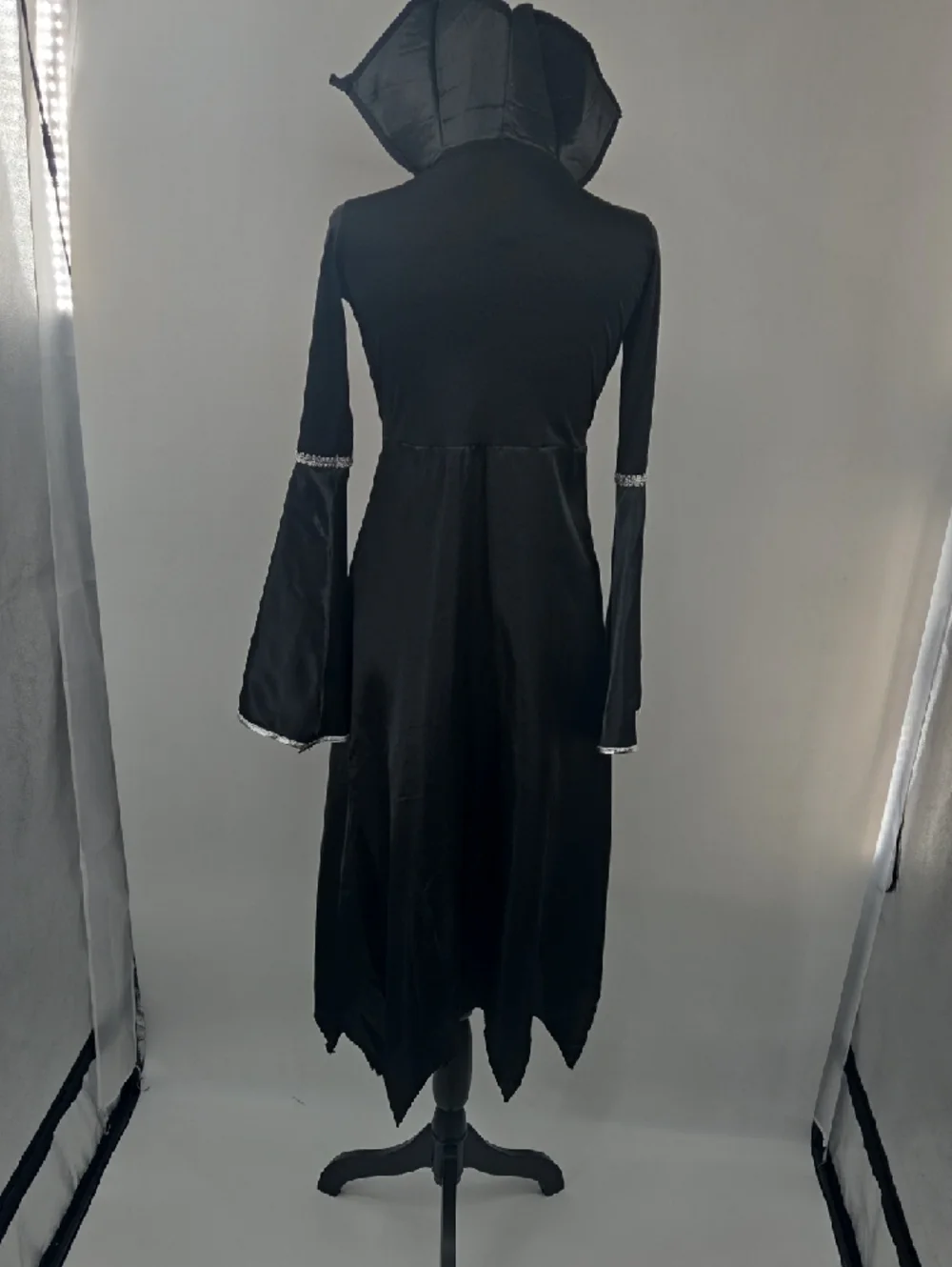 Vampire Pricess Black and Red Costume With Accessories. New In Box! Size 8/10